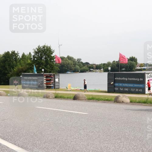 15.06.2025 - 27. Vierlanden-Triathlon H.Heesch http://msf.ph/oto/8012571 15.06.2025 11:08:35 Radfahren 722, 727 meine-sportfotos.de