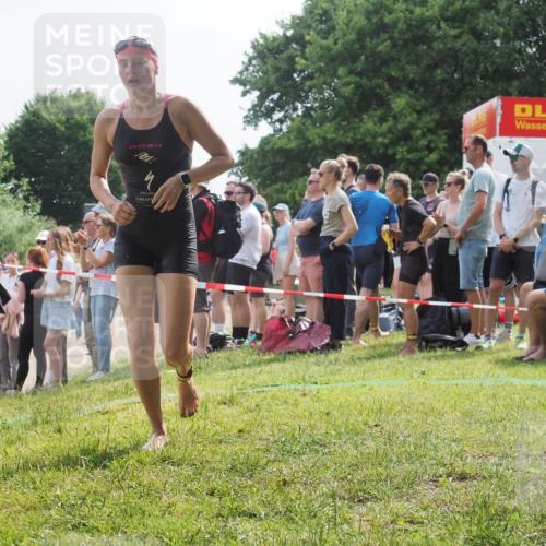 15.06.2025 - 27. Vierlanden-Triathlon KatJ http://msf.ph/oto/8012576 15.06.2025 10:14:15 Schwimmen 475, 632 meine-sportfotos.de