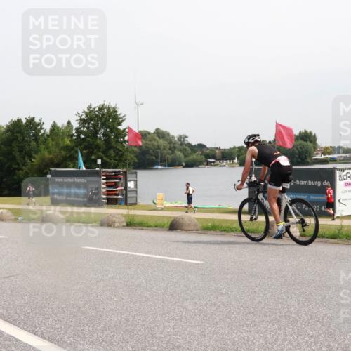15.06.2025 - 27. Vierlanden-Triathlon H.Heesch http://msf.ph/oto/8012578 15.06.2025 11:08:36 Radfahren 722, 727 meine-sportfotos.de