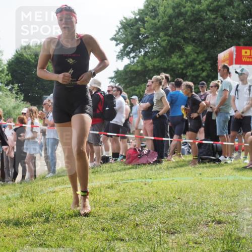 15.06.2025 - 27. Vierlanden-Triathlon KatJ http://msf.ph/oto/8012581 15.06.2025 10:14:15 Schwimmen 475, 632 meine-sportfotos.de