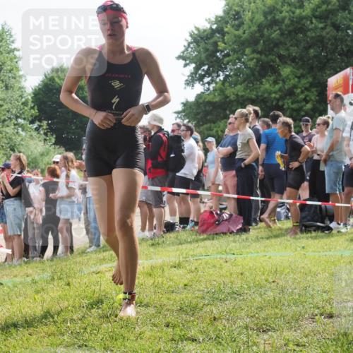 15.06.2025 - 27. Vierlanden-Triathlon KatJ http://msf.ph/oto/8012589 15.06.2025 10:14:15 Schwimmen 475, 632 meine-sportfotos.de