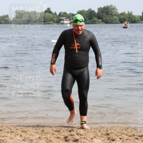 15.06.2025 - 27. Vierlanden-Triathlon Lena Gebhardt http://msf.ph/oto/8012600 15.06.2025 10:10:58 Schwimmen 451 meine-sportfotos.de