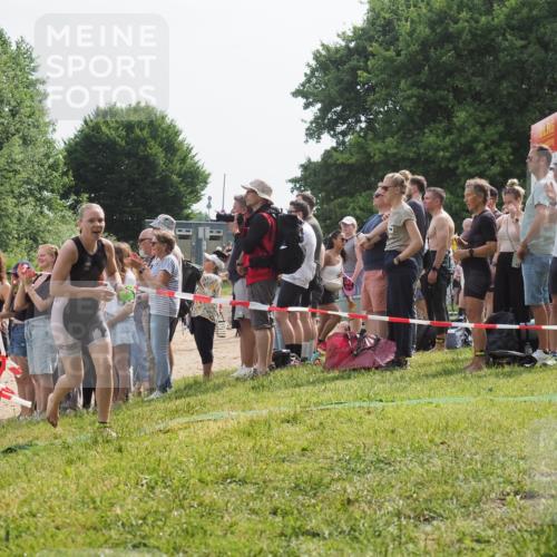 15.06.2025 - 27. Vierlanden-Triathlon KatJ http://msf.ph/oto/8012612 15.06.2025 10:14:24 Schwimmen 482, 565, 618 meine-sportfotos.de