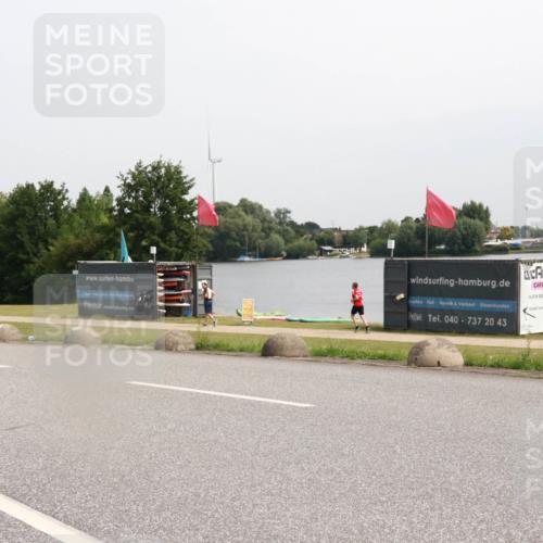 15.06.2025 - 27. Vierlanden-Triathlon H.Heesch http://msf.ph/oto/8012635 15.06.2025 11:08:38 Radfahren 163, 495, 581, 722, 727 meine-sportfotos.de