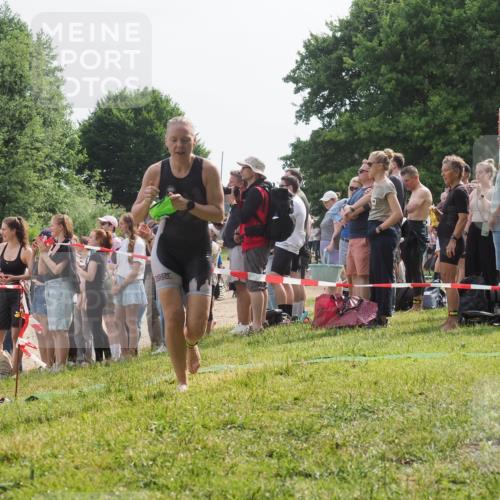 15.06.2025 - 27. Vierlanden-Triathlon KatJ http://msf.ph/oto/8012651 15.06.2025 10:14:25 Schwimmen 482, 565, 618 meine-sportfotos.de