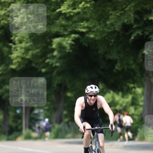 15.06.2025 - 7 Türme Triathlon Yannick Fuchs http://msf.ph/oto/8012658 15.06.2025 13:27:21 Radfahren 653, 772, 1011 meine-sportfotos.de