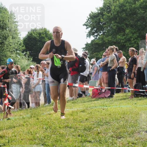 15.06.2025 - 27. Vierlanden-Triathlon KatJ http://msf.ph/oto/8012681 15.06.2025 10:14:26 Schwimmen 482, 565, 618 meine-sportfotos.de