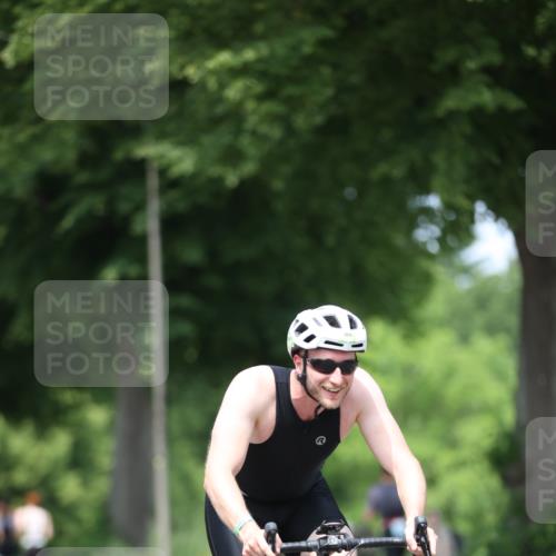 15.06.2025 - 7 Türme Triathlon Yannick Fuchs http://msf.ph/oto/8012684 15.06.2025 13:27:21 Radfahren 653, 772, 1011 meine-sportfotos.de