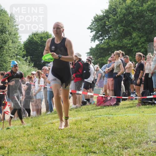 15.06.2025 - 27. Vierlanden-Triathlon KatJ http://msf.ph/oto/8012689 15.06.2025 10:14:26 Schwimmen 482, 565, 618 meine-sportfotos.de