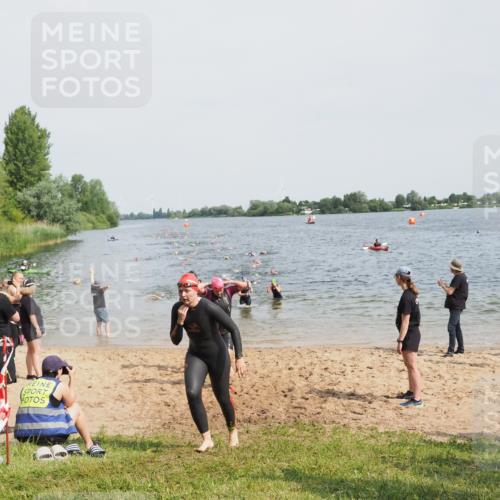 21.06.2025 - 27. Vierlanden-Triathlon MichiJ http://msf.ph/oto/8012710 15.06.2026 10:15:01 Schwimmen 476, 521, 525, 528, 570, 592, 593, 597, 605, 1397 meine-sportfotos.de