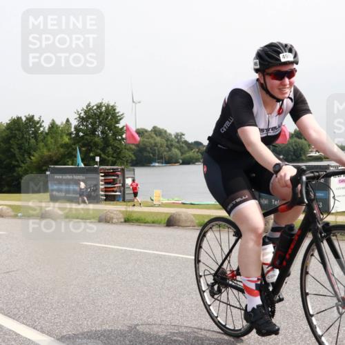 15.06.2025 - 27. Vierlanden-Triathlon H.Heesch http://msf.ph/oto/8012735 15.06.2025 11:08:41 Radfahren 163, 495, 581, 619 meine-sportfotos.de