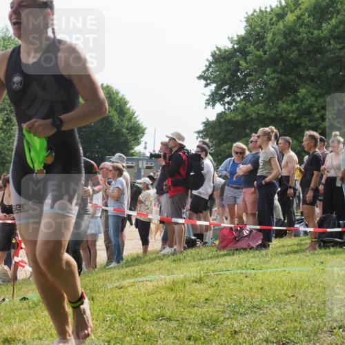 15.06.2025 - 27. Vierlanden-Triathlon KatJ http://msf.ph/oto/8012740 15.06.2025 10:14:27 Schwimmen 482, 565, 618 meine-sportfotos.de