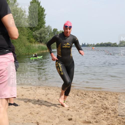 15.06.2025 - 27. Vierlanden-Triathlon Lena Gebhardt http://msf.ph/oto/8012760 15.06.2025 10:12:57 Schwimmen 512, 625 meine-sportfotos.de