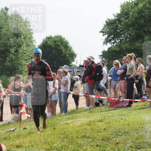 15.06.2025 - 27. Vierlanden-Triathlon KatJ http://msf.ph/oto/8012773 15.06.2025 10:14:27 Schwimmen 482, 565, 618 meine-sportfotos.de