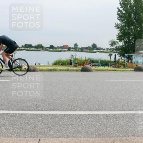15.06.2025 - 27. Vierlanden-Triathlon H.Heesch http://msf.ph/oto/8012774 15.06.2025 11:07:56 Radfahren 647, 686 meine-sportfotos.de