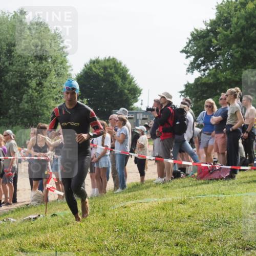 15.06.2025 - 27. Vierlanden-Triathlon KatJ http://msf.ph/oto/8012785 15.06.2025 10:14:27 Schwimmen 482, 565, 618 meine-sportfotos.de