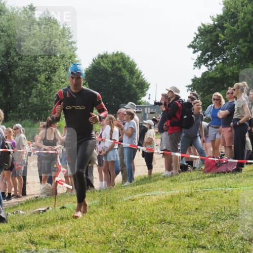 15.06.2025 - 27. Vierlanden-Triathlon KatJ http://msf.ph/oto/8012797 15.06.2025 10:14:28 Schwimmen 482, 565, 618 meine-sportfotos.de