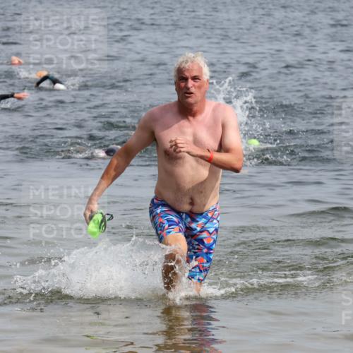 15.06.2025 - 27. Vierlanden-Triathlon Lena Gebhardt http://msf.ph/oto/8012824 15.06.2025 10:13:24 Schwimmen 623 meine-sportfotos.de