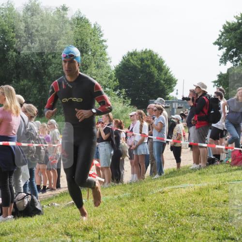 15.06.2025 - 27. Vierlanden-Triathlon KatJ http://msf.ph/oto/8012837 15.06.2025 10:14:28 Schwimmen 482, 565, 618 meine-sportfotos.de