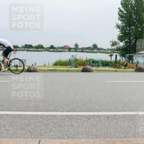 15.06.2025 - 27. Vierlanden-Triathlon H.Heesch http://msf.ph/oto/8012842 15.06.2025 11:08:16 Radfahren 191, 295, 743 meine-sportfotos.de