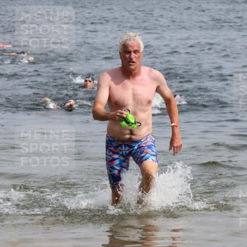 15.06.2025 - 27. Vierlanden-Triathlon Lena Gebhardt http://msf.ph/oto/8012847 15.06.2025 10:13:24 Schwimmen 623 meine-sportfotos.de