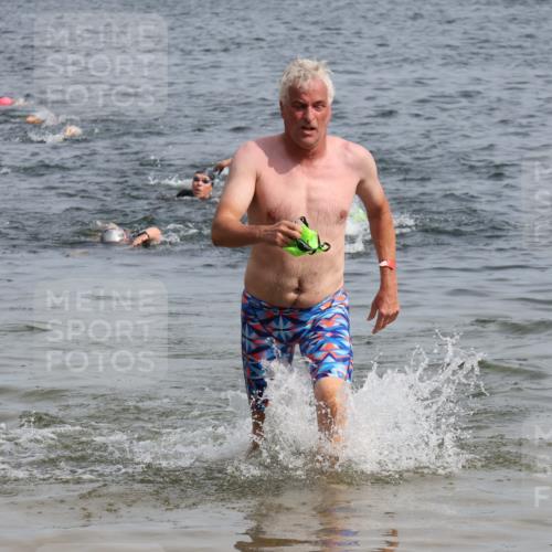 15.06.2025 - 27. Vierlanden-Triathlon Lena Gebhardt http://msf.ph/oto/8012860 15.06.2025 10:13:24 Schwimmen 623 meine-sportfotos.de