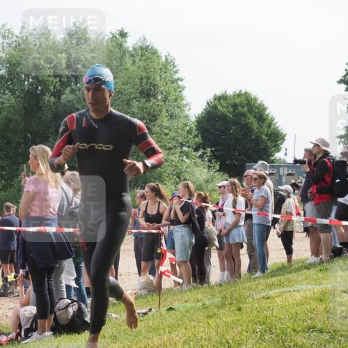 15.06.2025 - 27. Vierlanden-Triathlon KatJ http://msf.ph/oto/8012867 15.06.2025 10:14:28 Schwimmen 482, 565, 618 meine-sportfotos.de