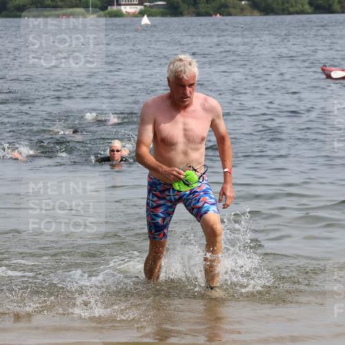 15.06.2025 - 27. Vierlanden-Triathlon Lena Gebhardt http://msf.ph/oto/8012873 15.06.2025 10:13:25 Schwimmen 623 meine-sportfotos.de