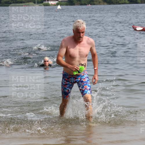15.06.2025 - 27. Vierlanden-Triathlon Lena Gebhardt http://msf.ph/oto/8012882 15.06.2025 10:13:25 Schwimmen 623 meine-sportfotos.de