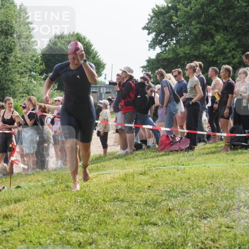15.06.2025 - 27. Vierlanden-Triathlon KatJ http://msf.ph/oto/8012889 15.06.2025 10:14:32 Schwimmen 482, 565, 615, 618 meine-sportfotos.de