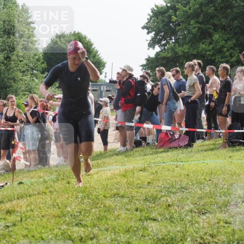 15.06.2025 - 27. Vierlanden-Triathlon KatJ http://msf.ph/oto/8012894 15.06.2025 10:14:32 Schwimmen 482, 565, 615, 618 meine-sportfotos.de