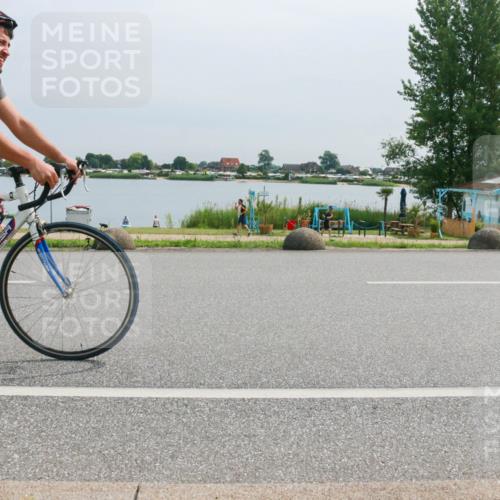 15.06.2025 - 27. Vierlanden-Triathlon H.Heesch http://msf.ph/oto/8012896 15.06.2025 11:08:20 Radfahren 191, 295, 743 meine-sportfotos.de