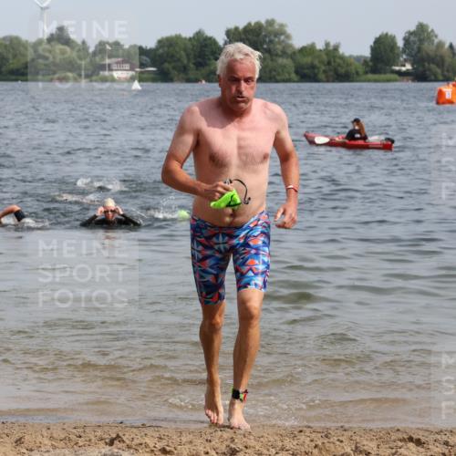 15.06.2025 - 27. Vierlanden-Triathlon Lena Gebhardt http://msf.ph/oto/8012897 15.06.2025 10:13:27 Schwimmen 623 meine-sportfotos.de