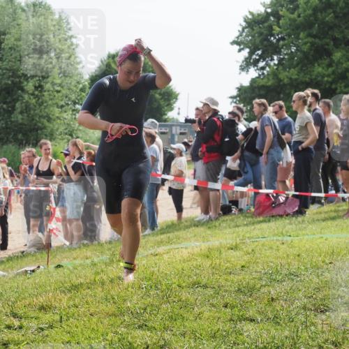15.06.2025 - 27. Vierlanden-Triathlon KatJ http://msf.ph/oto/8012909 15.06.2025 10:14:32 Schwimmen 482, 565, 615, 618 meine-sportfotos.de