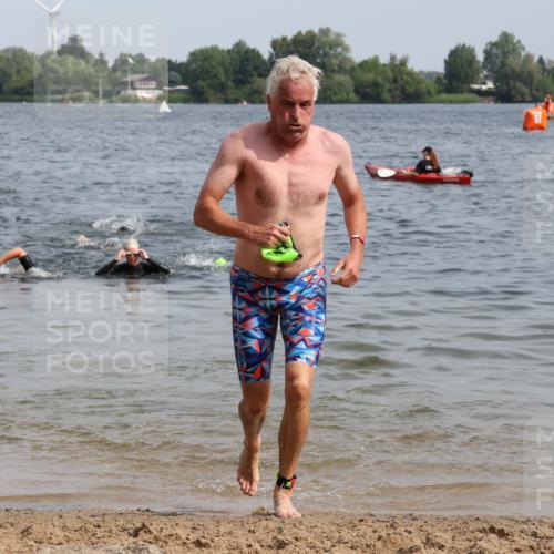 15.06.2025 - 27. Vierlanden-Triathlon Lena Gebhardt http://msf.ph/oto/8012911 15.06.2025 10:13:27 Schwimmen 623 meine-sportfotos.de
