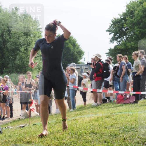 15.06.2025 - 27. Vierlanden-Triathlon KatJ http://msf.ph/oto/8012922 15.06.2025 10:14:32 Schwimmen 482, 565, 615, 618 meine-sportfotos.de