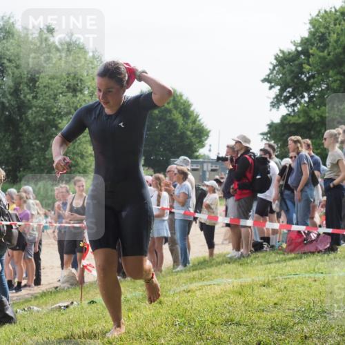 15.06.2025 - 27. Vierlanden-Triathlon KatJ http://msf.ph/oto/8012926 15.06.2025 10:14:32 Schwimmen 482, 565, 615, 618 meine-sportfotos.de