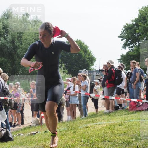 15.06.2025 - 27. Vierlanden-Triathlon KatJ http://msf.ph/oto/8012932 15.06.2025 10:14:32 Schwimmen 482, 565, 615, 618 meine-sportfotos.de