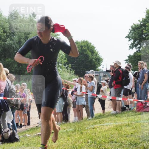15.06.2025 - 27. Vierlanden-Triathlon KatJ http://msf.ph/oto/8012938 15.06.2025 10:14:33 Schwimmen 482, 565, 615, 618 meine-sportfotos.de