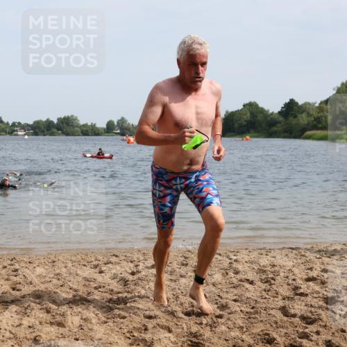15.06.2025 - 27. Vierlanden-Triathlon Lena Gebhardt http://msf.ph/oto/8012956 15.06.2025 10:13:29 Schwimmen 545, 585, 623 meine-sportfotos.de