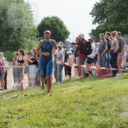 15.06.2025 - 27. Vierlanden-Triathlon KatJ http://msf.ph/oto/8012969 15.06.2025 10:14:38 Schwimmen 565, 609, 615 meine-sportfotos.de