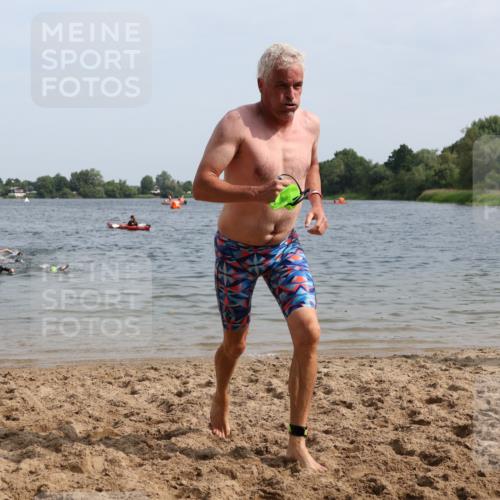 15.06.2025 - 27. Vierlanden-Triathlon Lena Gebhardt http://msf.ph/oto/8012971 15.06.2025 10:13:30 Schwimmen 545, 585, 623 meine-sportfotos.de