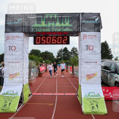 15.06.2025 - 7 Türme Triathlon Michael Strokosch http://msf.ph/oto/8012981 15.06.2025 15:06:01 Ziel 666 meine-sportfotos.de
