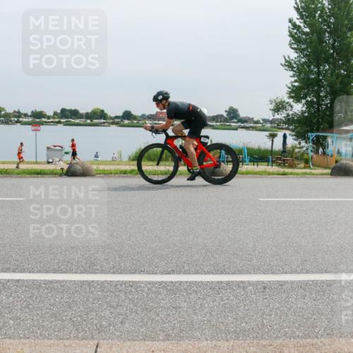 15.06.2025 - 27. Vierlanden-Triathlon H.Heesch http://msf.ph/oto/8012985 15.06.2025 11:08:30 Radfahren 722, 727, 738 meine-sportfotos.de