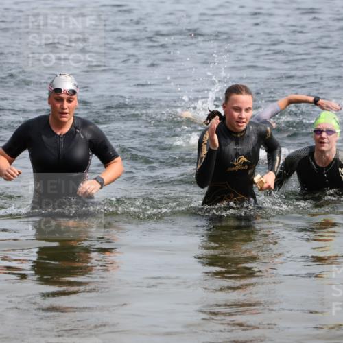 15.06.2025 - 27. Vierlanden-Triathlon Lena Gebhardt http://msf.ph/oto/8012991 15.06.2025 10:13:32 Schwimmen 545, 585, 622, 623 meine-sportfotos.de