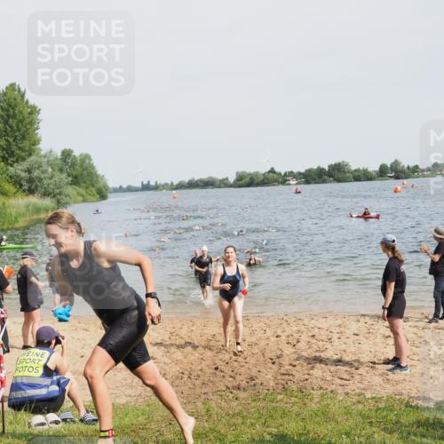 21.06.2025 - 27. Vierlanden-Triathlon MichiJ http://msf.ph/oto/8013010 15.06.2026 10:15:13 Schwimmen 480, 507, 555, 587, 597, 635 meine-sportfotos.de