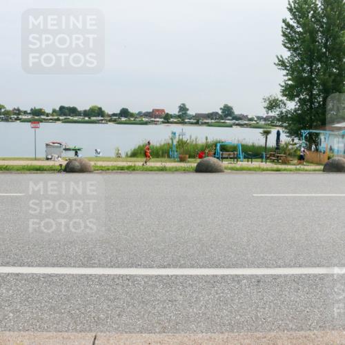 15.06.2025 - 27. Vierlanden-Triathlon H.Heesch http://msf.ph/oto/8013024 15.06.2025 11:08:33 Radfahren 722, 727 meine-sportfotos.de