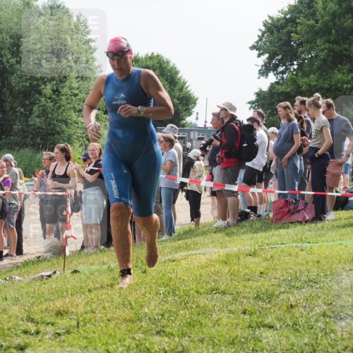 15.06.2025 - 27. Vierlanden-Triathlon KatJ http://msf.ph/oto/8013030 15.06.2025 10:14:39 Schwimmen 565, 609, 615 meine-sportfotos.de