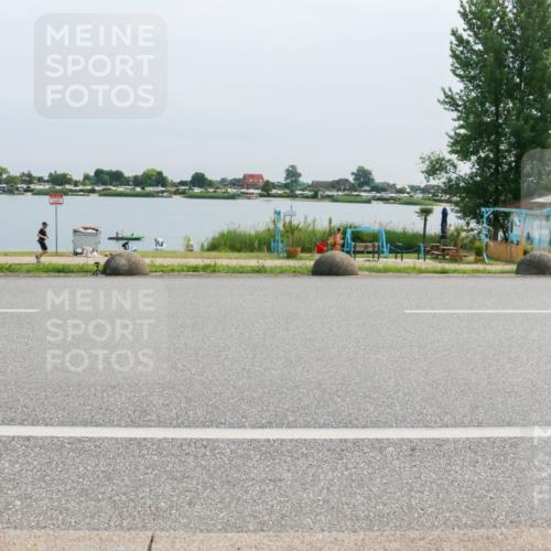 15.06.2025 - 27. Vierlanden-Triathlon H.Heesch http://msf.ph/oto/8013037 15.06.2025 11:08:34 Radfahren 722, 727 meine-sportfotos.de
