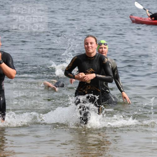 15.06.2025 - 27. Vierlanden-Triathlon Lena Gebhardt http://msf.ph/oto/8013039 15.06.2025 10:13:35 Schwimmen 545, 585, 622, 623 meine-sportfotos.de
